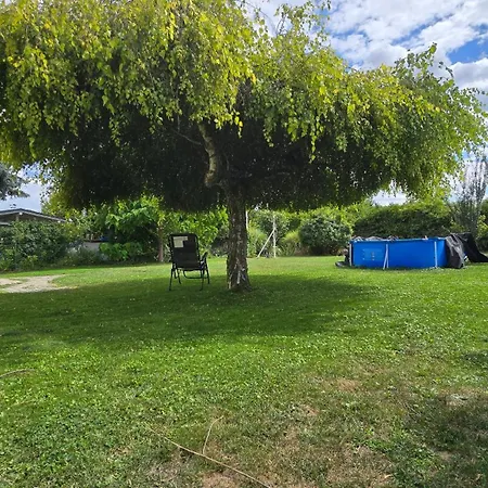 Familienglueck Mit Grossem Garten Und Pool